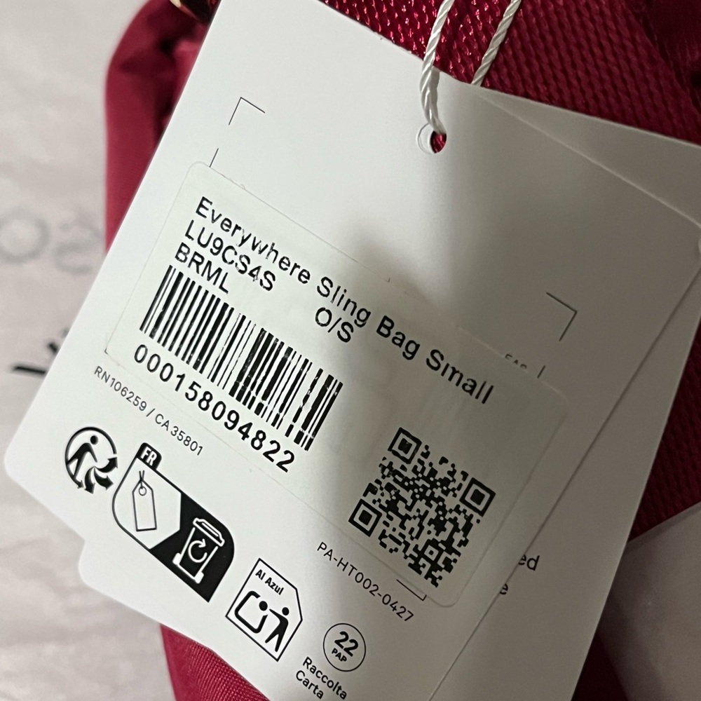 LULULEMON NWT AUTHENTIC EVERYWHERE BERRY RUMLE COLOUR SLING SMALL BAG - Picture 14 of 17